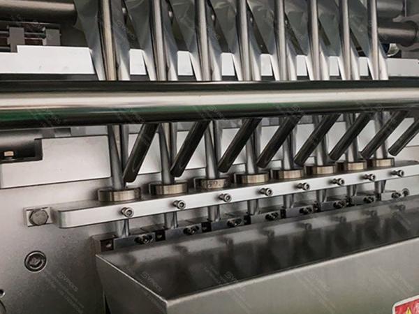 Full Electric Driven Mode Liquid Filling Machine With 4 Nozzles