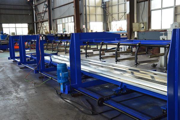 Petit pain matériel de plate-forme en métal de la coupe Cr12Mov formant la machine avec le moteur servo