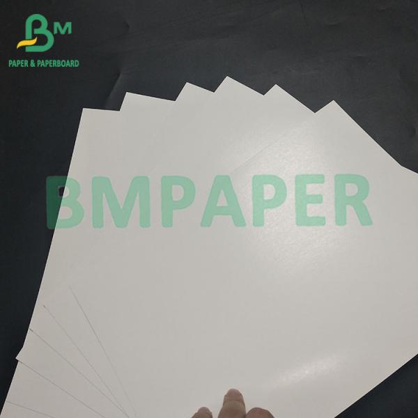 310gm 330gm Papel revestido con núcleo negro brillante Jugar a cartas de póquer de cartón