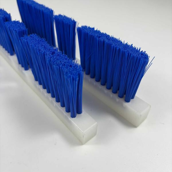 El tablero bajo de nylon del PVC empenachado friega los cepillos planos del cepillo y de la placa del listón para el CNC