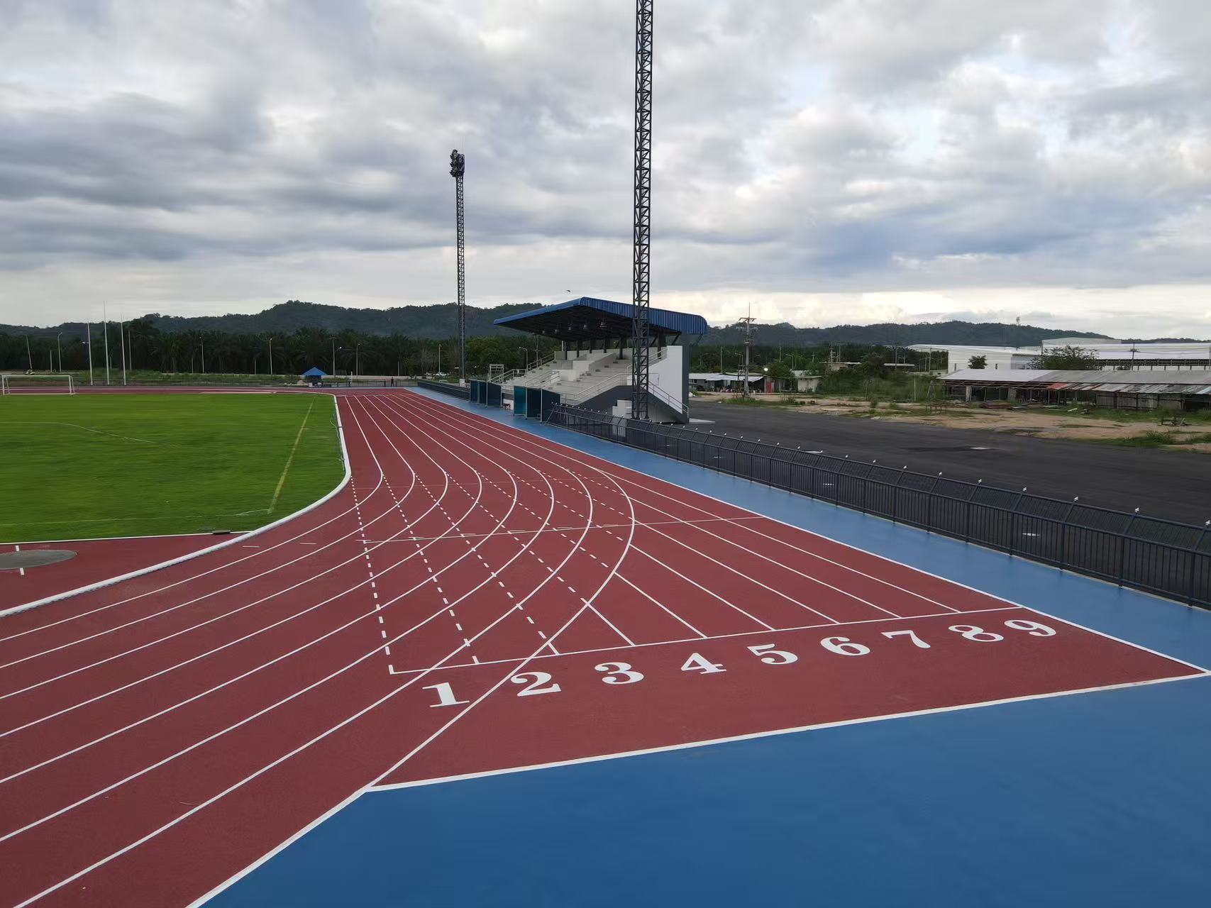 IAAF Approved 400 Meters Polyurethane Running Track Manufacturer In China Sandwich System