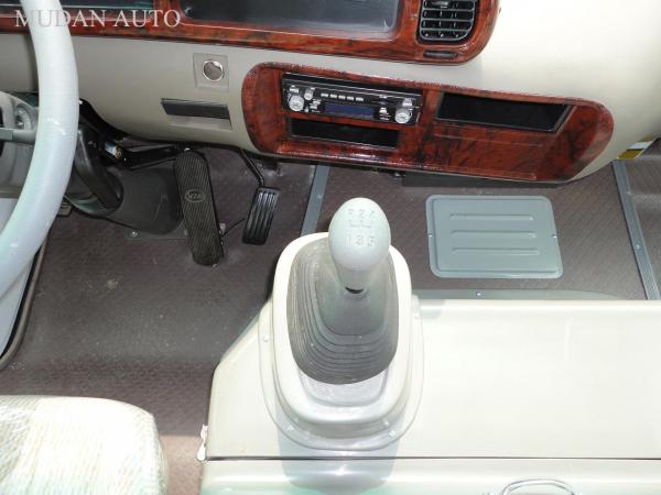 Safetly Diesel Star Travel Buses Durable 30 Passenger Van With Manual Gearbox