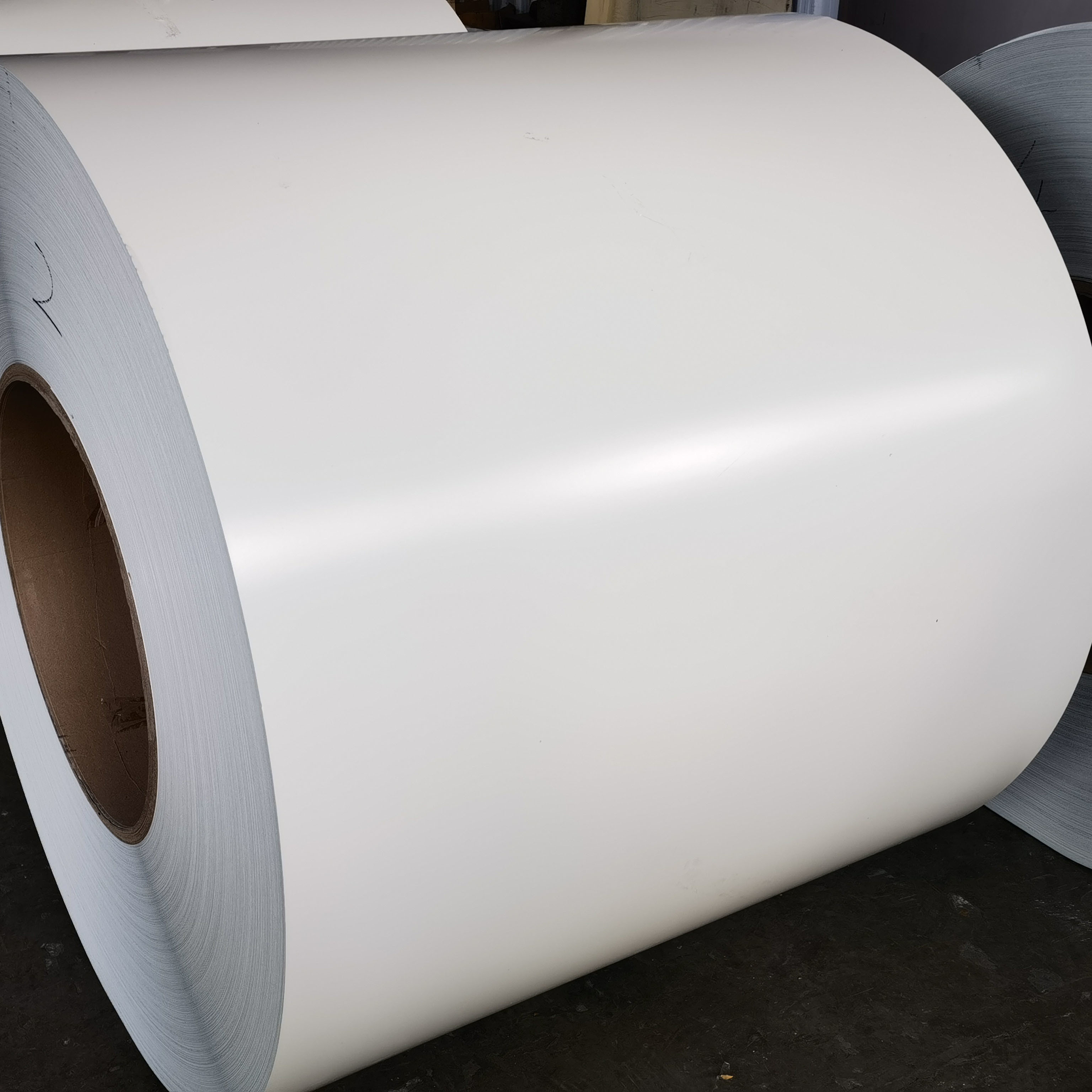 ASTM стандарт PE PVDF покрытие Предварительно окрашенная алюминиевая катушка, используемая для облицовки стен