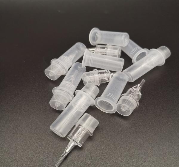 le tube témoin du sérum 1.5ml a placé le tube rouge stérilisé de plaine d'EDTA