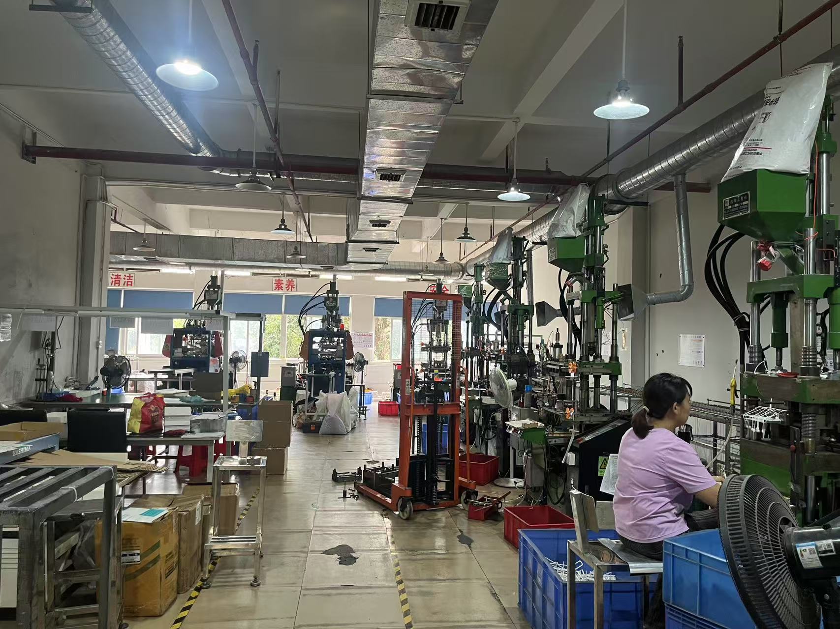 Dongguan Xinwei Clothing Accessories Co.,Ltd.