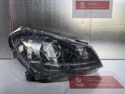 L'éclairage avant à base grise, à droite, remplacement du phare à xénon avant 2048203639 pour la classe Benz C