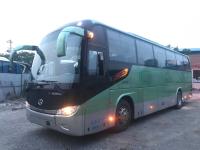 Las puertas dobles del autobús de Kinglong utilizaron el motor de la parte posterior del chasis XMQ6113 Yuchai del saco hinchable de los asientos de Bus 51 del coche