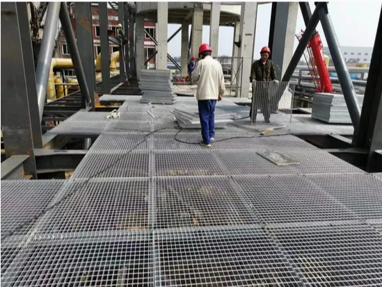 Rust-Proof Galvanized Steel Grating Platform Serrated Steel Grating