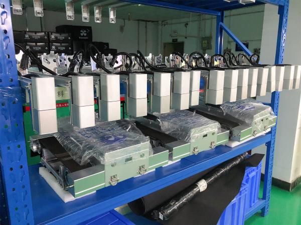 Photovoltaic Solar Panel Cleaner Robot  With 1285mm Brush Autonomous clean 650*560*250mm