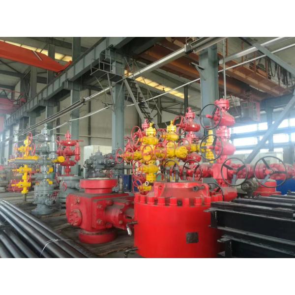 Углеродистая сталь для бурения нефти API скважина и оборудование для рождественской елки с трубопроводной головкой, головкой корпуса, перекрестными и дверными клапанами