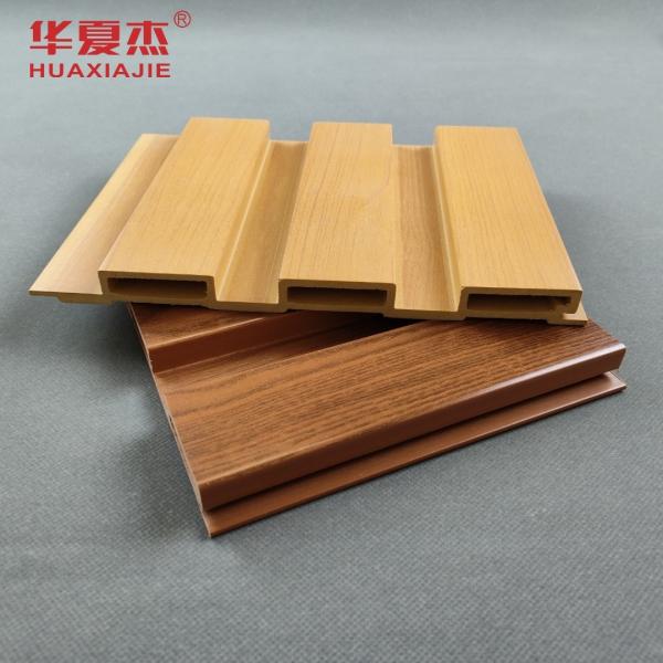 Traitement de surface d'impression des panneaux muraux en composite bois-plastique (WPC) à grain de bois durable