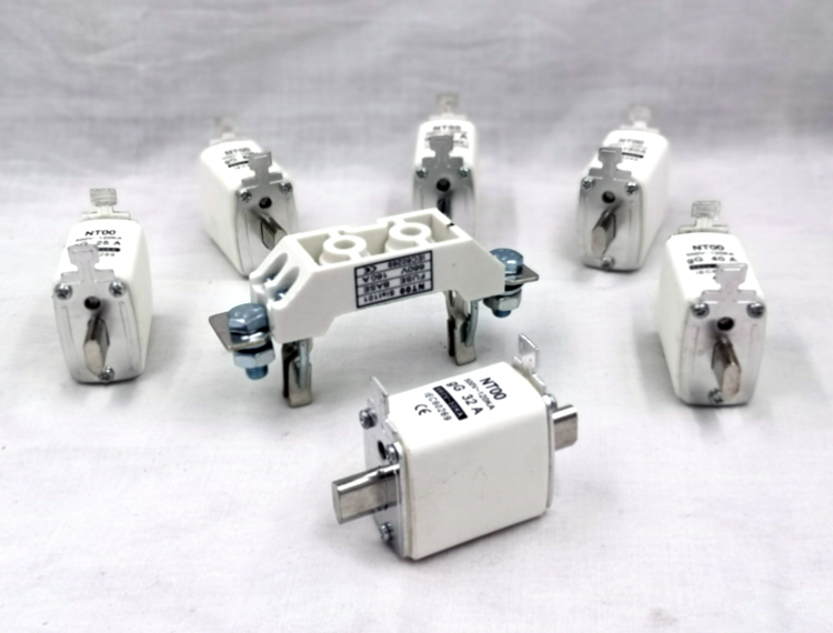 HRC Ceramic NH or NT Type Blade Fuse Block Links with 500V 120KA gG 63A NT00 NH00 Hrc Fuse Link