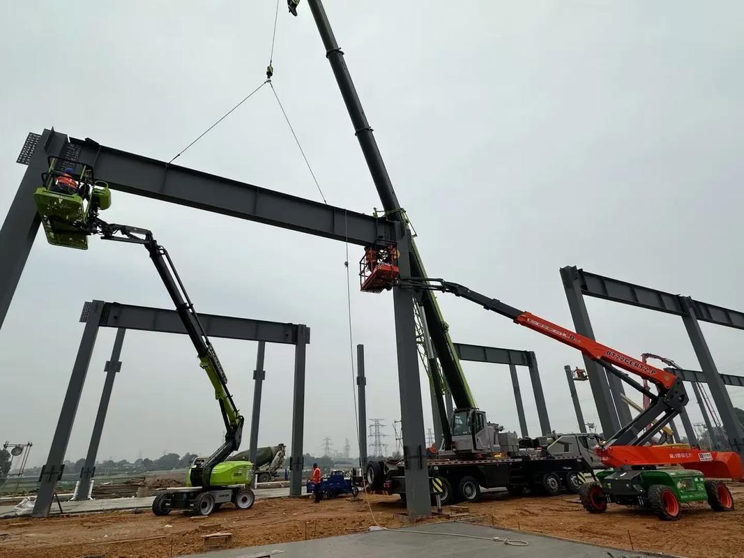 ASTM A572 Warehouse Steel Structure EN S355JR 82 Meters Modular Steel Buildings