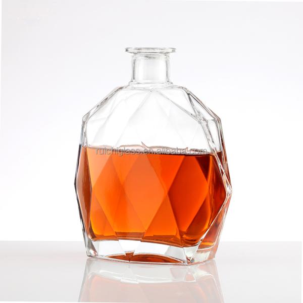 Tipo de sellado personalizado 500 ml Super Flint Alta transparencia Fantasía Botella de vidrio de whisky XO