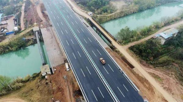 Customized Size Heavy Steel Structures with High Load Bearing Capacity and Seismic Resistance for Bridges