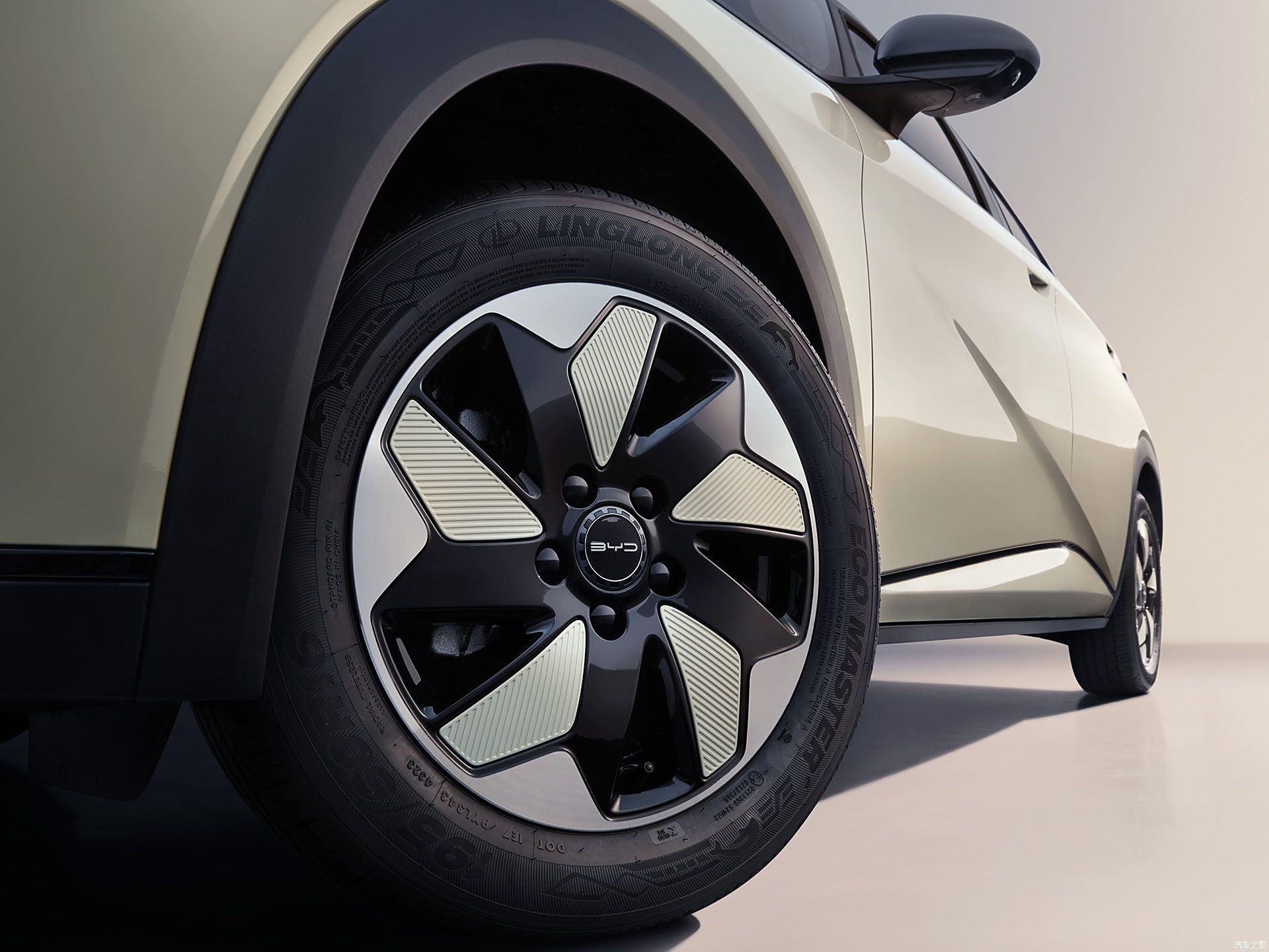 2025 BYD Dolphin, EV дальность увеличена до 520 км, конфигурация обновлена, цена неизменна