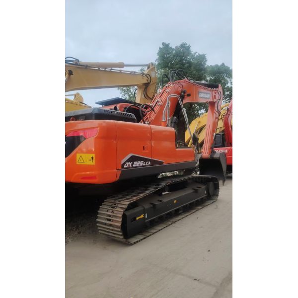 High Cost-Effective Used Doosan DX225LC Excavator 22000 kg for Earthwork and Stone Engineering