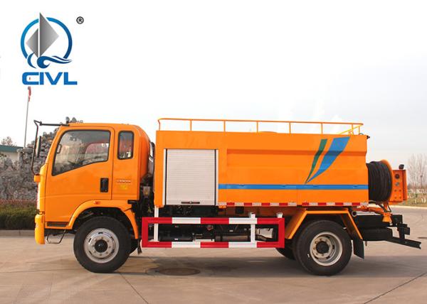 HOWO Vacuum Sewage Suction Truck / Sinotruk 4.58 L Displacement 4x2 10 - 16m3 Sewer Cleaning Truck