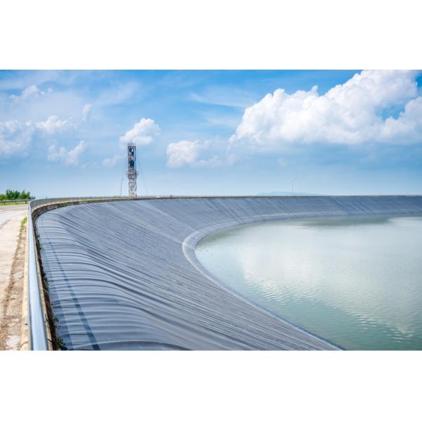 Geomembrana HDPE de alta resistencia con larga vida útil para plantas de tratamiento de aguas residuales, proyectos de bioenergía y tanques industriales de almacenamiento de agua