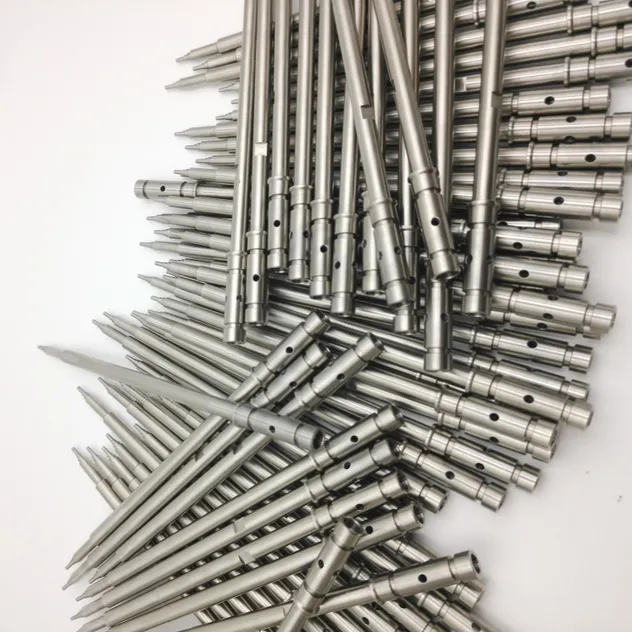 316L pièces CNC en acier inoxydable soufflage d'aiguille médicale fraisage à long arbre fin