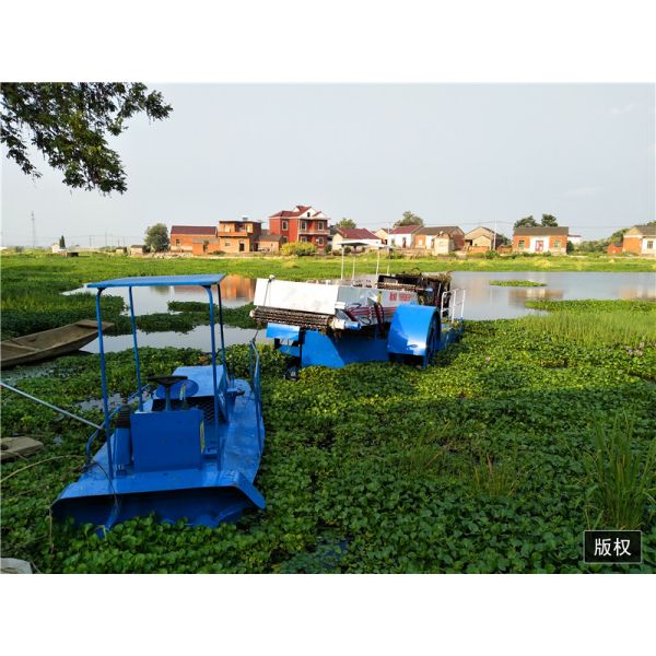 Aquatic Weed Harvester with 10 KG Capacity 1 m Dredging Depth and 50 cm Draught for Efficient Water Plant Removal