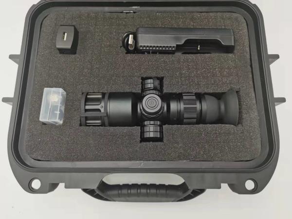 0.38 Oled 800×600 Display Thermal Imaging Scope More Than 8 Hours Working Time