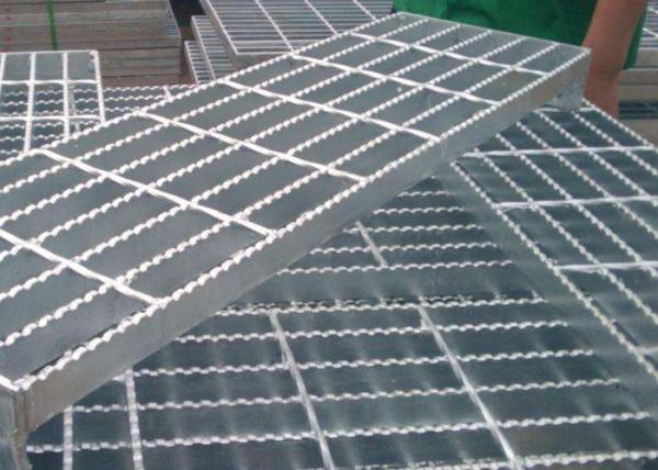 Galvanised Steel Stair Treads With Nosing 6mm Twist Steel Cross Bar