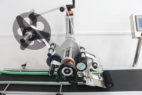 PLC Controlled Automatic Desktop Doypack Pouch Label Applicator for Flat Surface