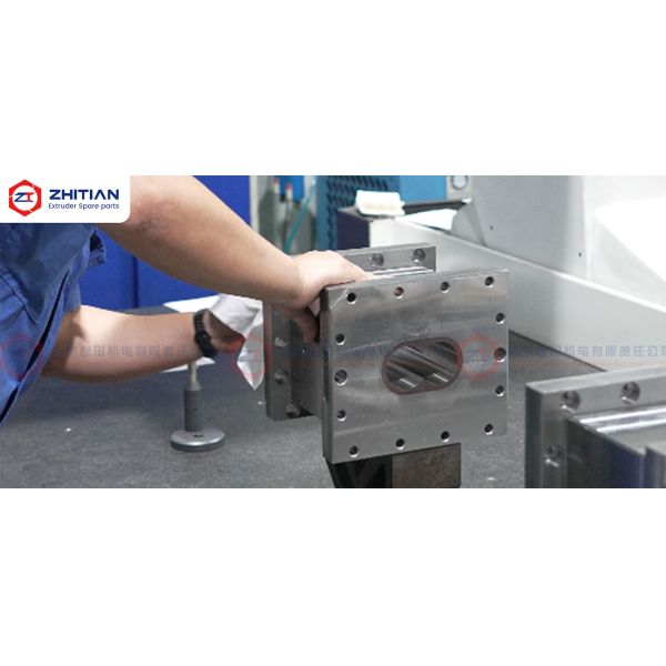 Nitriding Depth 0.4 to 0.7 Mm Twin Screw Extruder Parts with HIP Powder Metallurgy Integral Alloy Sleeve and Laser Cladding Production Process