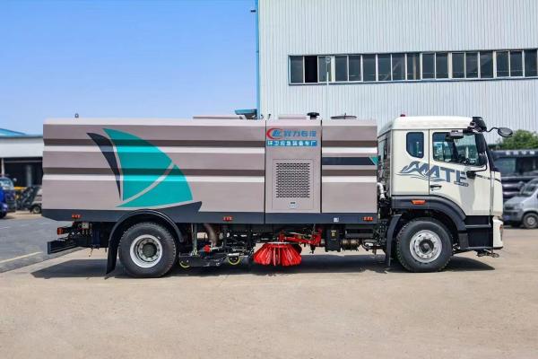 HOWO Road Sweeper Truck Self Propelled High Pressure Street Sweeper Vacuum Truck