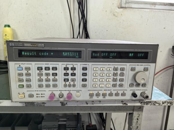 HP Agilent 8665B RF Signal Generator 6 GHz Low Phase Noise Synthesized Signal Generator