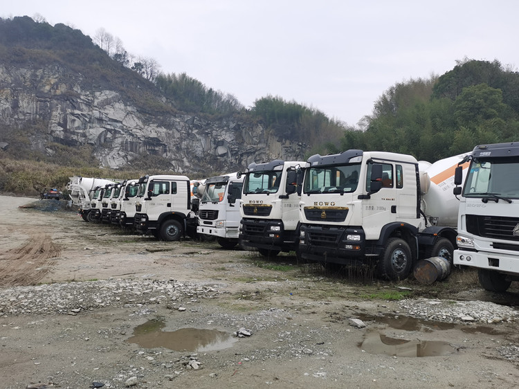 Используемая тележка конкретного смесителя Sinotruk 10 Cbm хорошего состояния