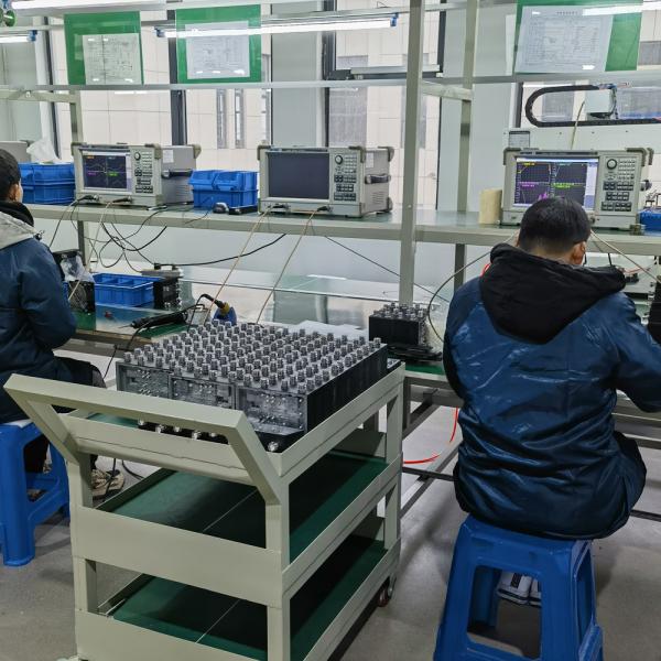 698-4000 МГц UHF 3X3 гибридный комбайнер для нейтрального хоста в здании