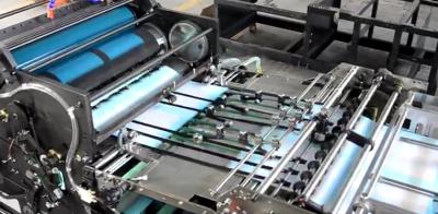 Máquina de revestimento UV do formato 15KW pequeno para etiquetas adesivas