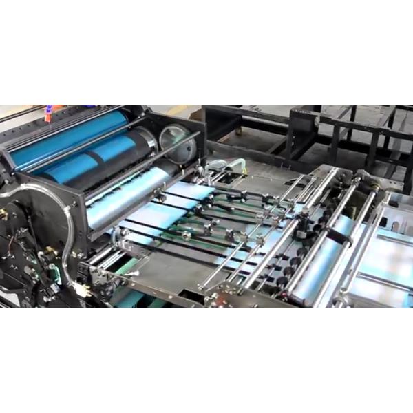 Pequeño formato automático que barniza el punto de la máquina de capa y ULTRAVIOLETA total