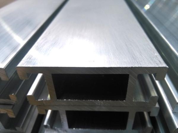 60 MM Width Silver Anodized T Slot Aluminum Extrusion Profiles for Coach Seat Crossbeam
