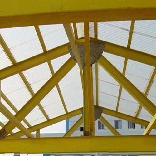 Résistance à la corrosion FRP tube carré imperméable à l'eau et isolant thermique Taille personnalisée pour la marine / chimique / construction