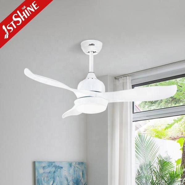 Melhore sua casa com este simples ventilador de teto LED branco e controle remoto