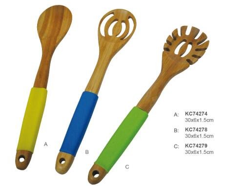 Wholesale wooden kitchen utensils,cooking spoon with long handle