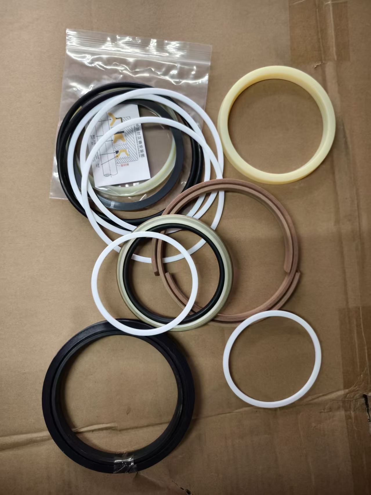 Комплект уплотнения цилиндров экскаватора PC210LC-8 HALLITE IDI SKF PU NBR высокое давление