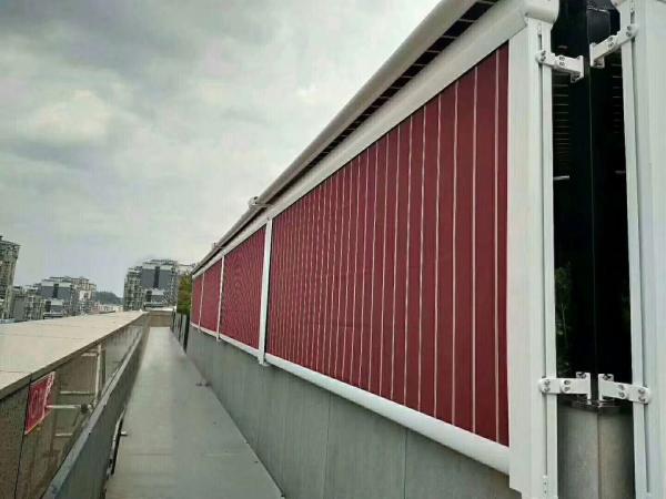 Telhado exterior motorizado com telhado retrátil