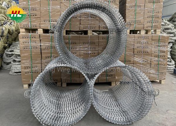 Arame farpado sanfona afiado Bto-22 em cerca de jardim 730 mm 3 bobinas 45 pés por rolo