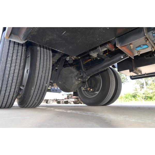 Нефтяной танкер Грузовик Продажа Кения Донфэнг 4 * 2 Шасси 8,5 куб. Танкер Ючай Двигатель 165 л.с.