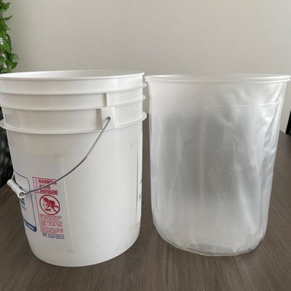 Лайнер для круглых или квадратных ветров, предназначенных для транспортировки химической жидкости