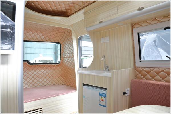 Licence Admitted Family Lightweight Off Road Camper Trailer With Spacious Living Room