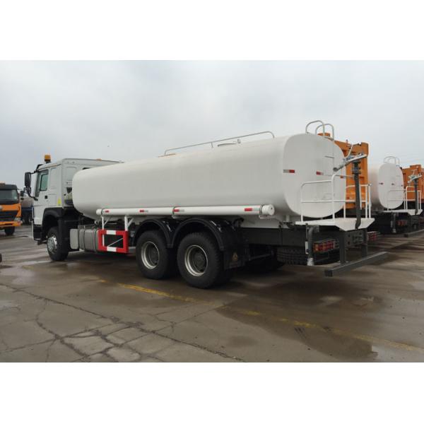 SINOTRUK Internal Anti - Corrosion Construction Water Transport Trucks 18 - 25CBM