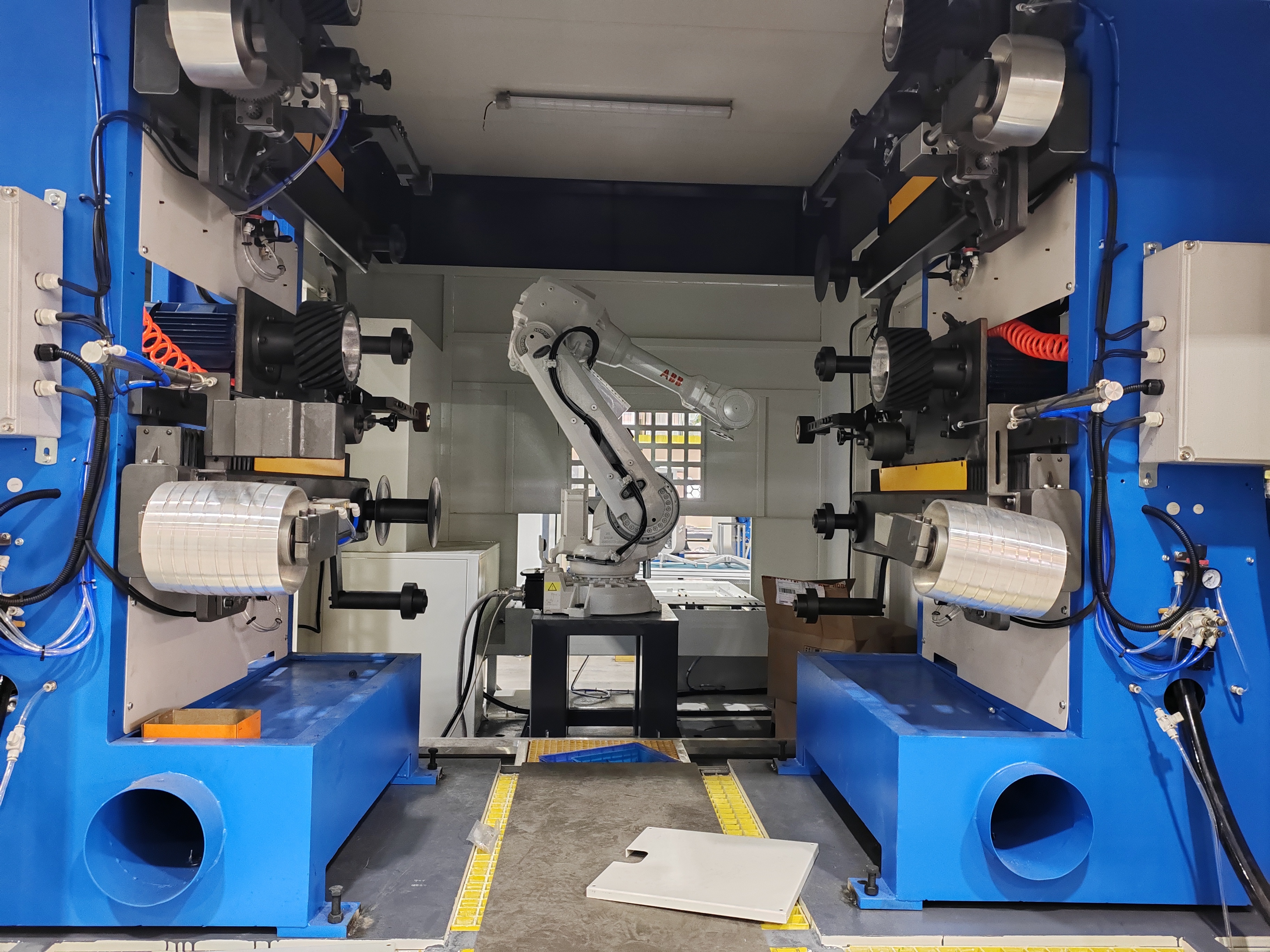 Adaptive Multi Process Robotic Deburring Machine For Motorcycle Engine Valve Cover