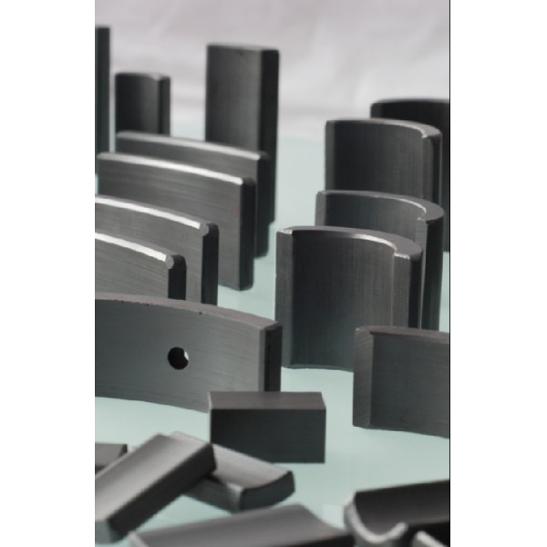 High Energy Permanent Ferrite Magnet with High Coercivity