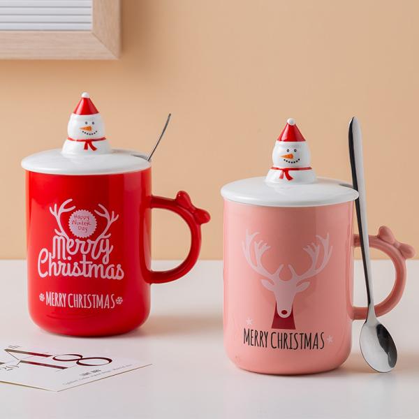 O Natal novo da caneca do festival em volta dos alces de Santa Claus Lid Stainless Steel Spoon modela a caneca cerâmica com tampa