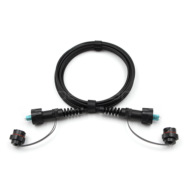 Conector impermeable para exteriores negro IP LC UPC a IP LC UPC Duplex 50/125 OM3